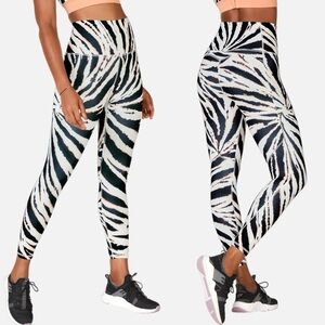 Fabletics PureLuxe Ultra High-Waisted 7/8 Legging Medium Animal Print Gorpcore